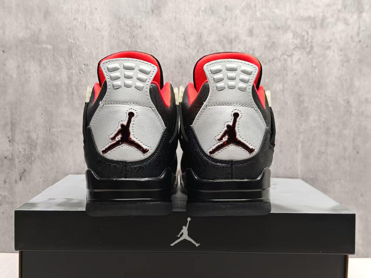 Air Jordan 4 Black Laser | Noir Signal